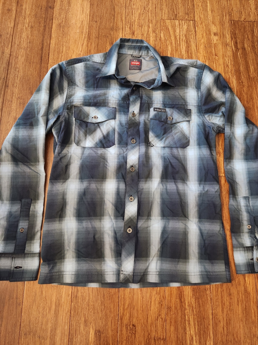 Wrangler Outdoor Men's Long Sleeve Button Front Pocket Shirt Plaid, Small